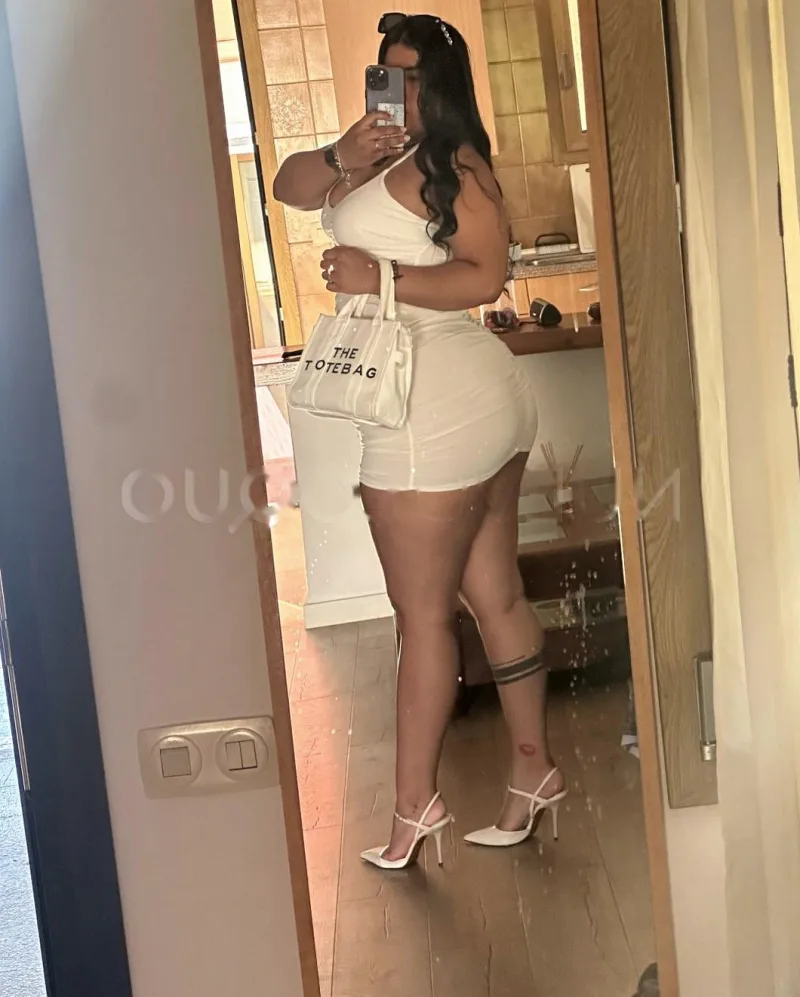 COLOMBIANA CULONA Y MUY CARIÑOSA