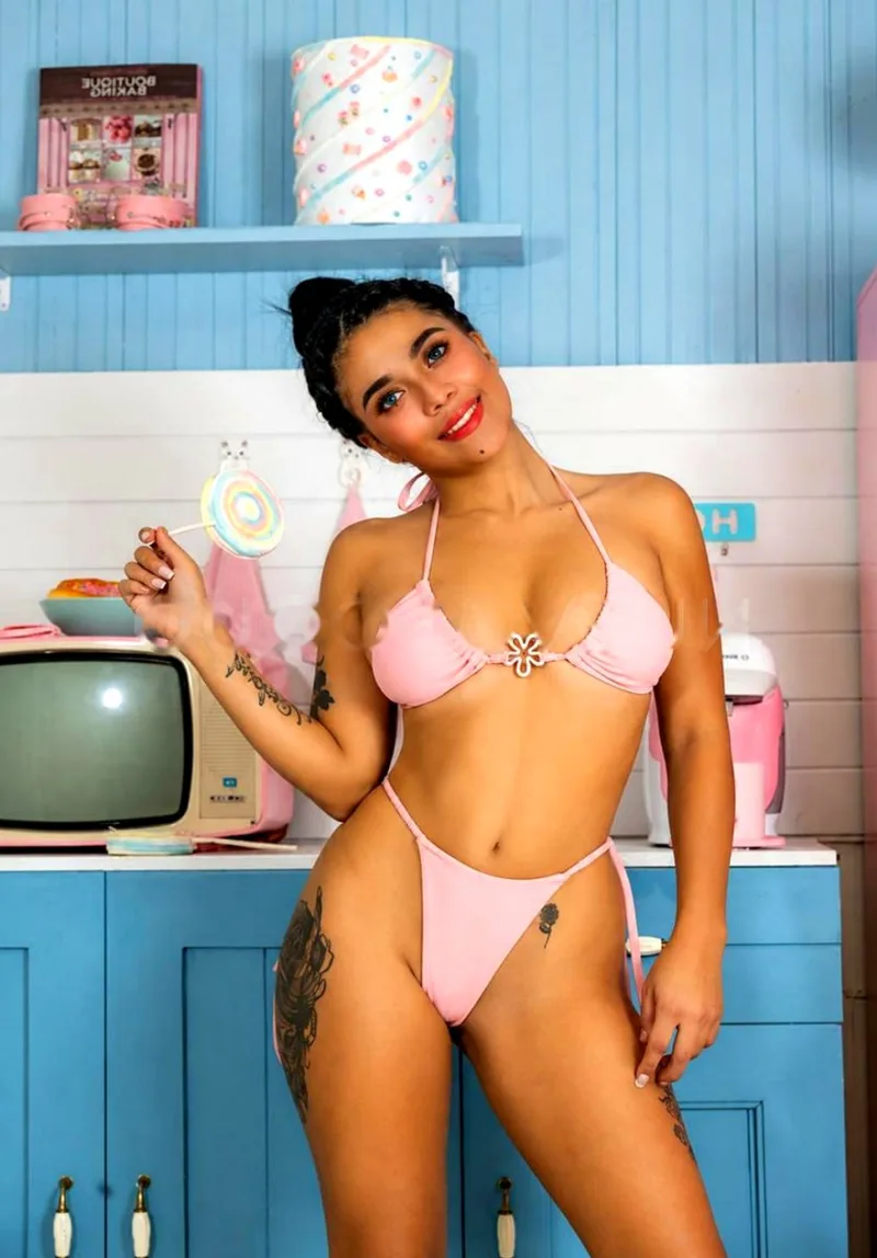 ESPECTACULAR MODELO EN