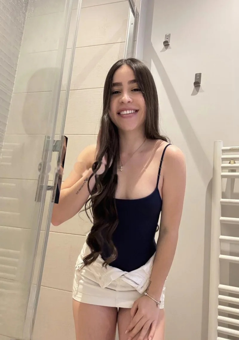 Amable linda y extrovertida