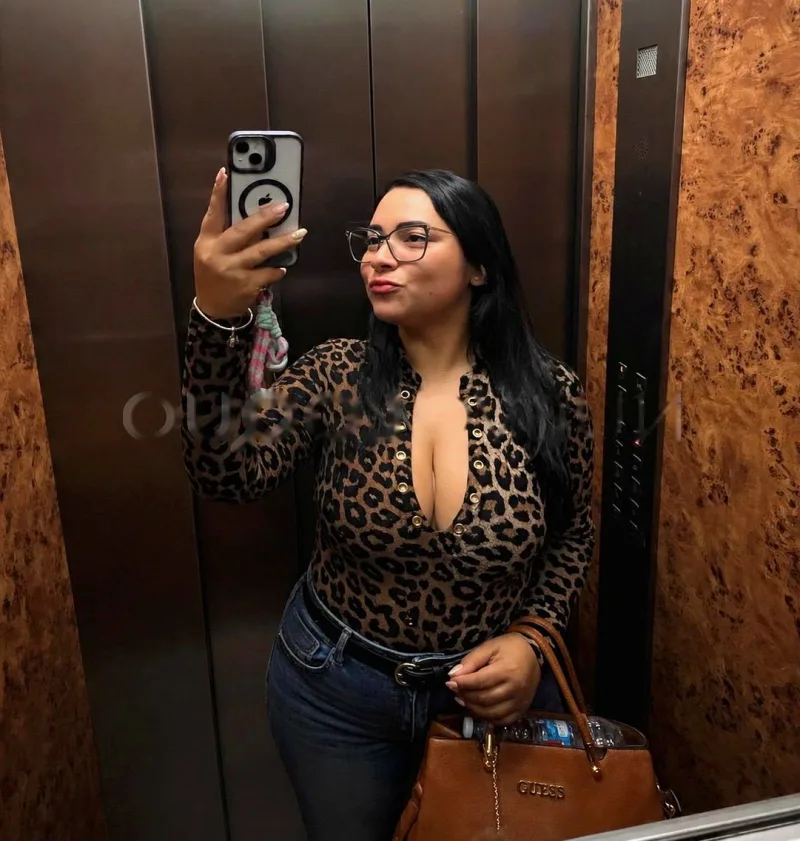 Colombiana lindísima disponible para ti