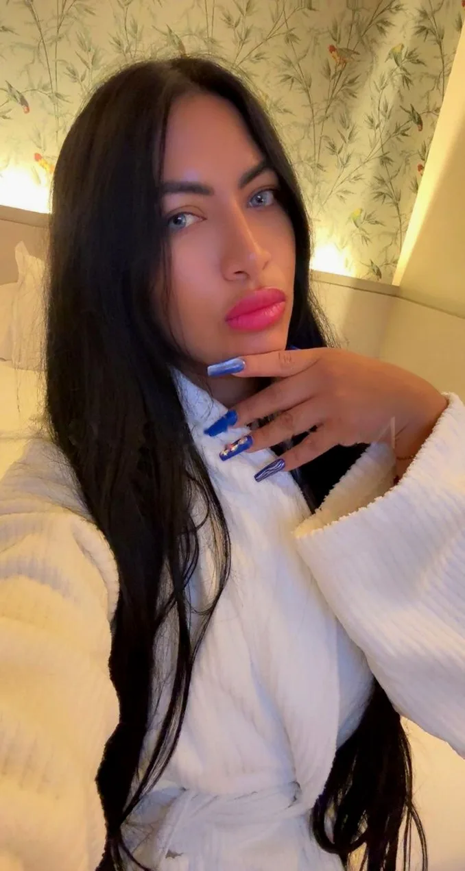 VENEZOLANA OJASOS VERDES , BAJITA